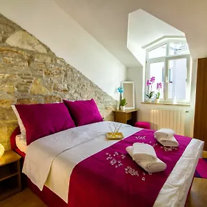 https://hotel-omir.pula-hotels.org
